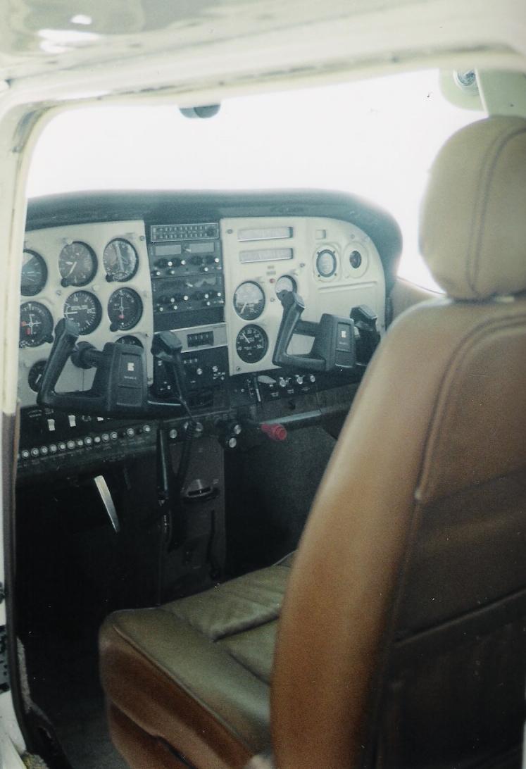 Glo-con cars : Anuncios sobre Aviones, aeroplanos, helic�pteros, biplanos para la venta y alquiler en el portal airplanes.glo-con.com y directorio de Aviones, aeroplanos, helic�pteros, biplanos para la venta y alquiler. - Photo three