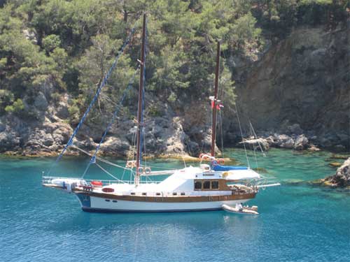 Glo-con cars : P�gina de listado con informaci�n sobre yates barcos naves en venta y listados de ch�rter. - Photo three