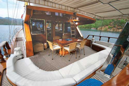 Glo-con cars : P�gina de listado con informaci�n sobre yates barcos naves en venta y listados de ch�rter. - Photo six