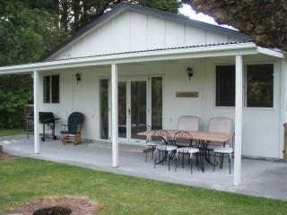 'New Zealand fishing lodge' - Photo one