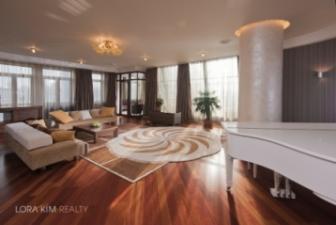 'Amazing Penthouse for sale in downtown Kiev' - Photo one