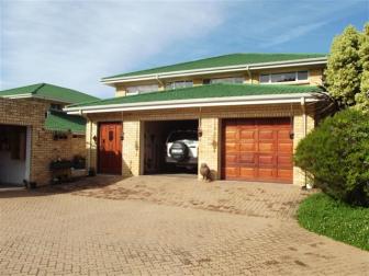 'Stunning Lagoonside Property' - Photo one