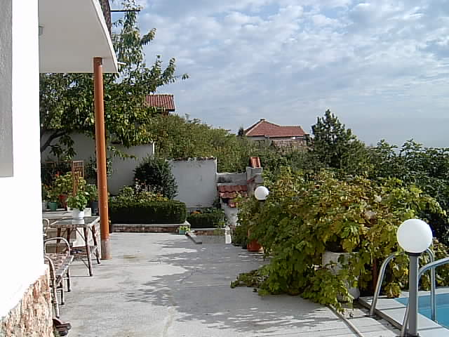 The perfect terraced house facing unobstructed sea view in residential area - Photo three