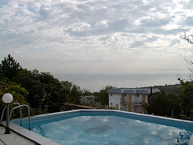 The perfect terraced house facing unobstructed sea view in residential area - Photo two